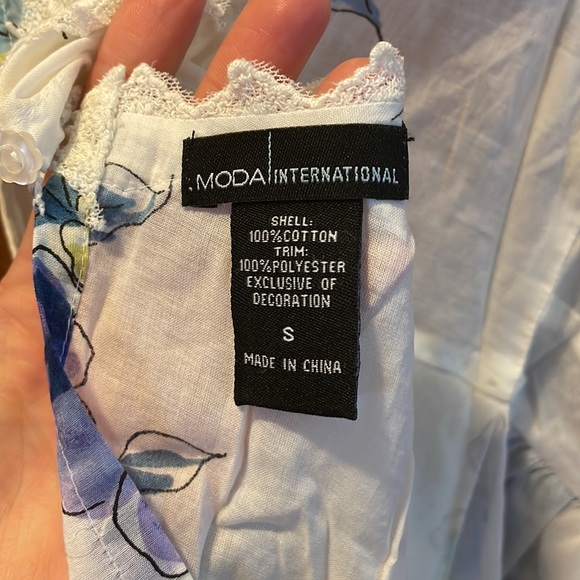 Baby doll lace and floral tank top. EUC - Picture 3 of 6